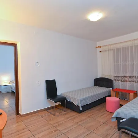 Branko 2081 Póla